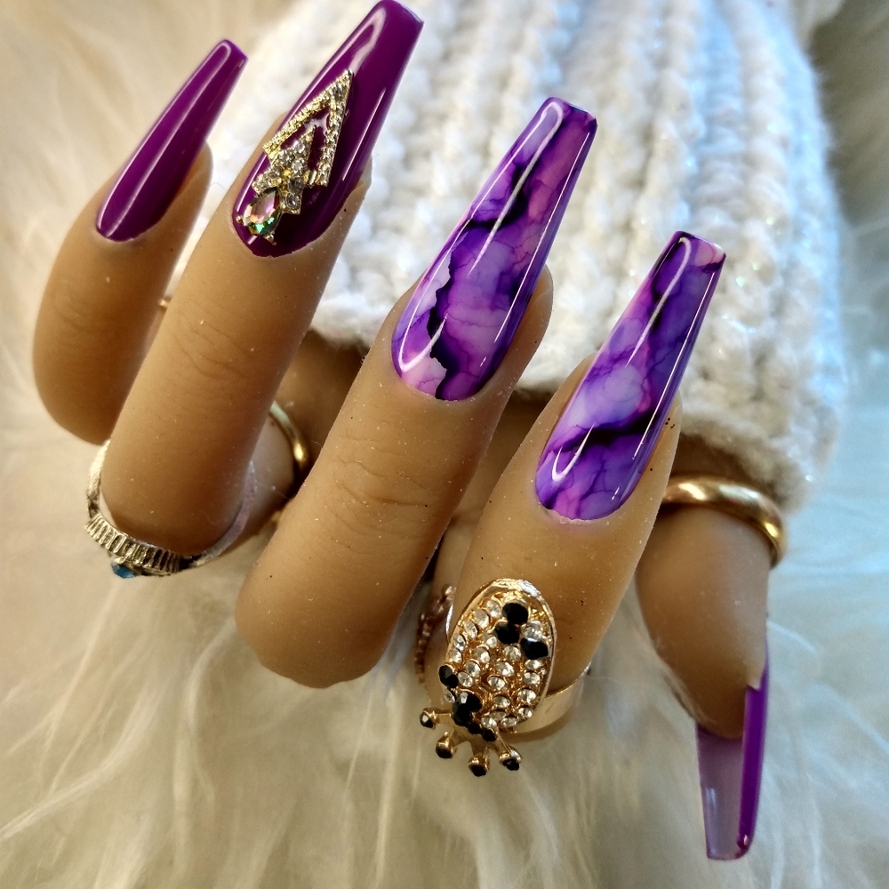 Press on nails (long coffin)